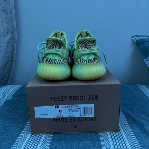 Yeezy Boost 350 V2 ‘Yeezreel’ (non-reflective) with original box - Picture 2 of 4